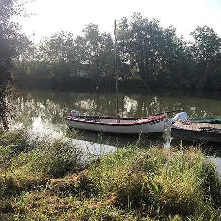 Bord De Nive アパート